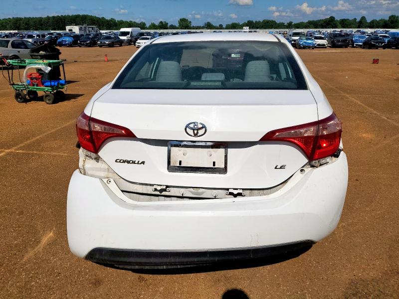 5YFBURHE9JP768455 - 2018 TOYOTA COROLLA L WHITE photo 6