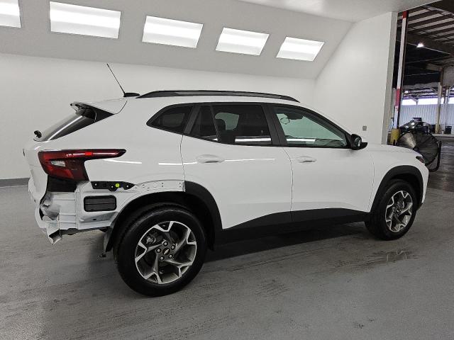 KL77LHEP8SC166422 - 2025 CHEVROLET TRAX 1LT WHITE photo 3