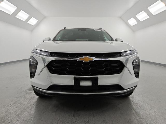 KL77LHEP8SC166422 - 2025 CHEVROLET TRAX 1LT WHITE photo 5