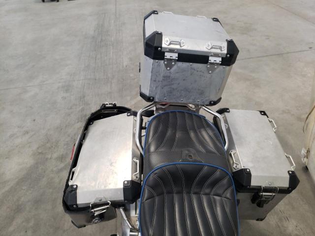 WB10A1206GZ664743 - 2016 BMW R1200 GS ADVENTURE SILVER photo 6