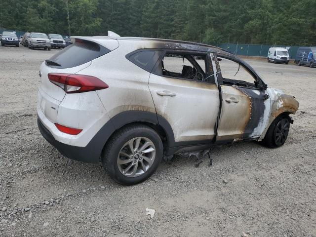 KM8J3CA41JU758451 - 2018 HYUNDAI TUCSON SEL WHITE photo 3