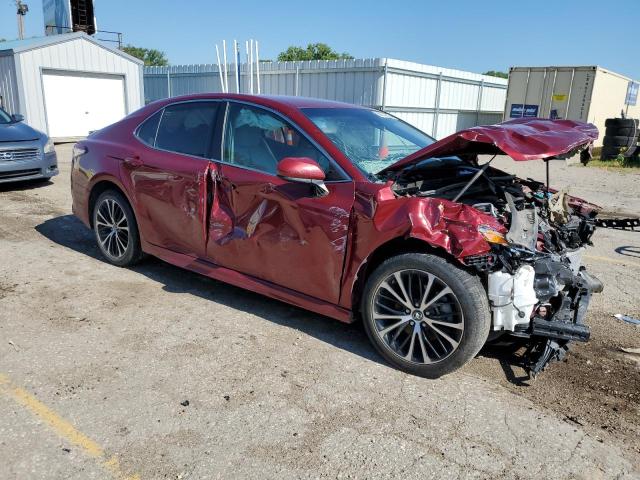 4T1B11HK1JU677050 - 2018 TOYOTA CAMRY L RED photo 4