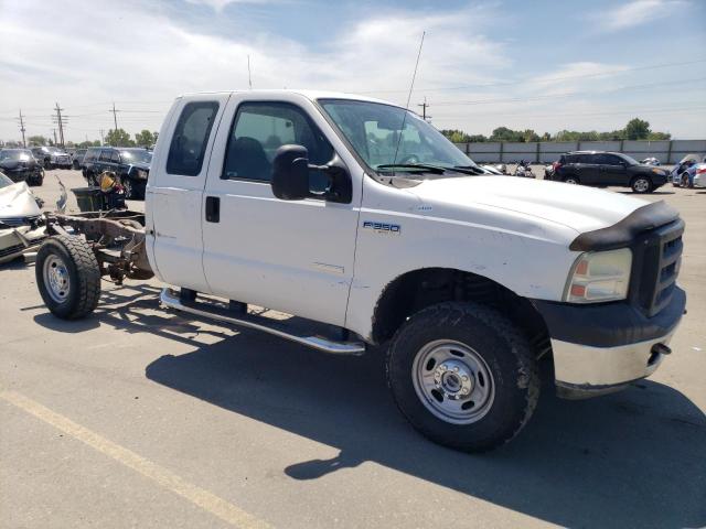 1FTWX31P47EA88700 - 2007 FORD F350 SRW SUPER DUTY WHITE photo 4