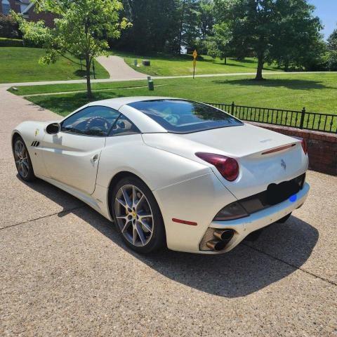 ZFF65TJA5D0192253 - 2013 FERRARI CALIFORNIA WHITE photo 3