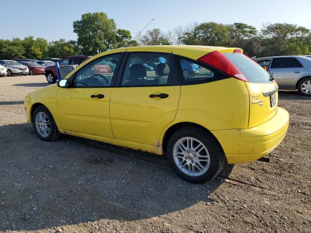 3FAFP37N05R109872 - 2005 FORD FOCUS ZX5 YELLOW photo 2