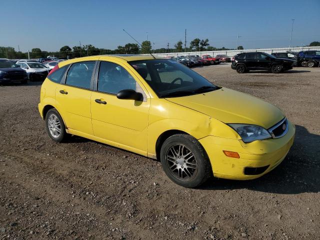 3FAFP37N05R109872 - 2005 FORD FOCUS ZX5 YELLOW photo 4