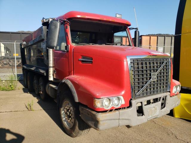 4V5KC9GG42N317468 - 2002 VOLVO VHD RED photo 1