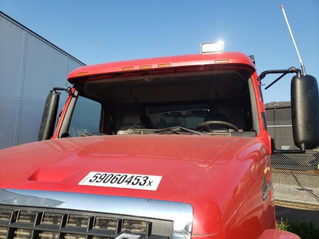 4V5KC9GG42N317468 - 2002 VOLVO VHD RED photo 9