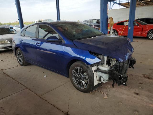 3KPF24AD2RE703259 - 2024 KIA FORTE LX BLUE photo 4