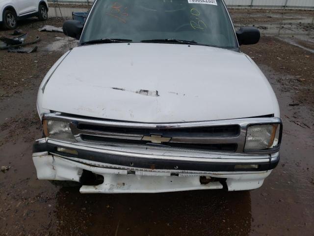 1GNDT13W6V2156027 - 1997 CHEVROLET BLAZER WHITE photo 11