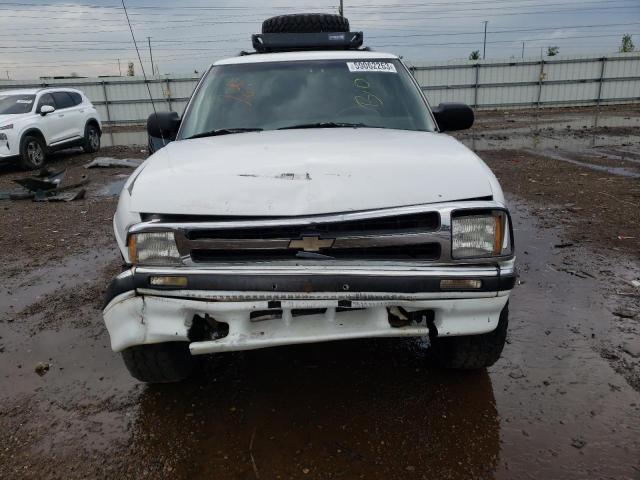 1GNDT13W6V2156027 - 1997 CHEVROLET BLAZER WHITE photo 5