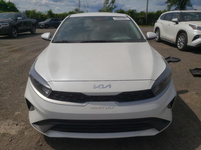 3KPF24AD7PE605812 - 2023 KIA FORTE LX WHITE photo 5