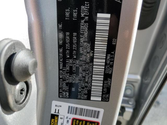 5TDHZRBH7NS588936 - 2022 TOYOTA HIGHLANDER XLE 银色 照片 10