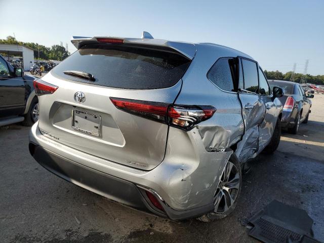5TDHZRBH7NS588936 - 2022 TOYOTA HIGHLANDER XLE 银色 照片 4