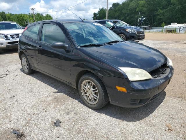 1FAFP31N86W167641 - 2006 FORD FOCUS ZX3 BLACK photo 4