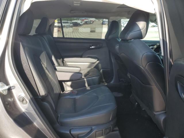 5TDGZRAHXMS521419 - 2021 TOYOTA HIGHLANDER XLE SILVER photo 11