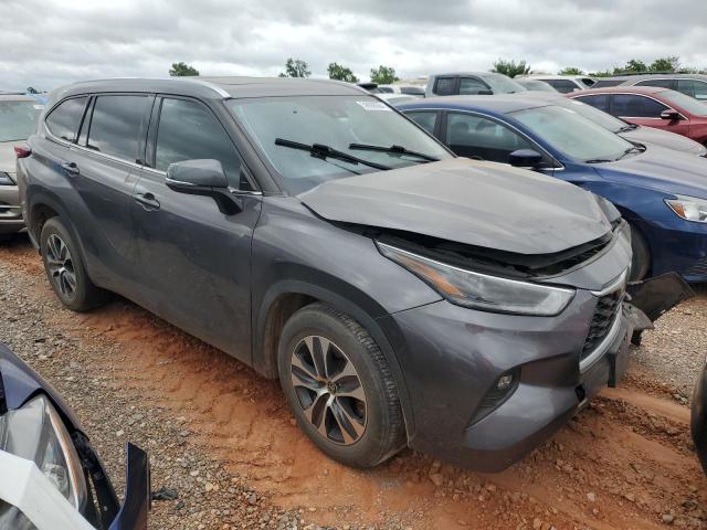 5TDGZRAHXMS521419 - 2021 TOYOTA HIGHLANDER XLE SILVER photo 4