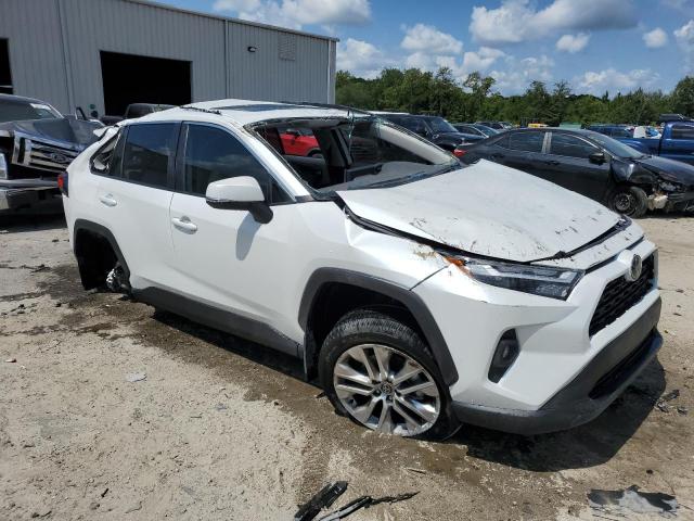 2T3A1RFV8RW450187 - 2024 TOYOTA RAV4 XLE PREMIUM WHITE photo 4