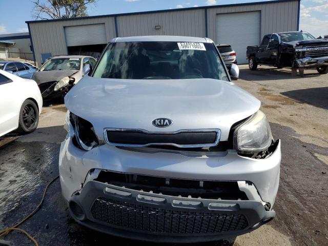 KNDJN2A21F7789504 - 2015 KIA SOUL SILVER photo 5