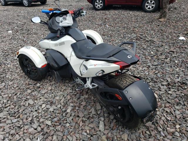 2BXJAEC19AV000211 - 2010 CAN-AM SPYDER ROA RS WHITE photo 3