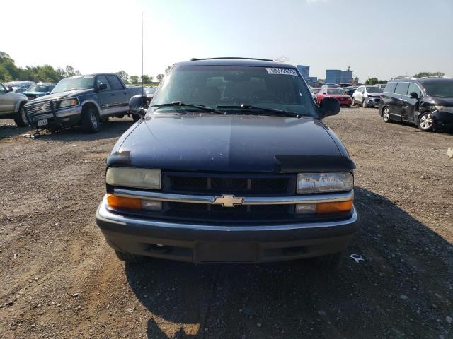 1GNDT13W5W2283305 - 1998 CHEVROLET BLAZER BLUE photo 5