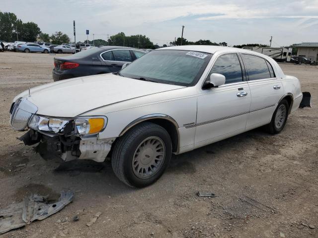 1LNHM83W51Y647868 - 2001 LINCOLN TOWN CARTIER WHITE photo 1