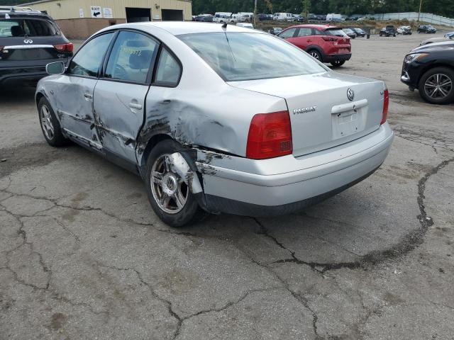 WVWBH63B41P012114 - 2001 VOLKSWAGEN PASSAT GLX Gümüş foto 2