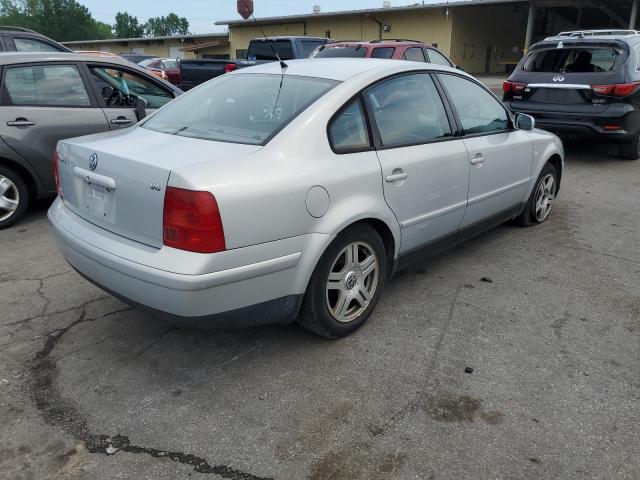 WVWBH63B41P012114 - 2001 VOLKSWAGEN PASSAT GLX Gümüş foto 3