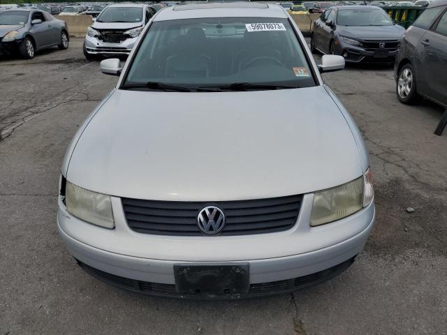 WVWBH63B41P012114 - 2001 VOLKSWAGEN PASSAT GLX Gümüş foto 5