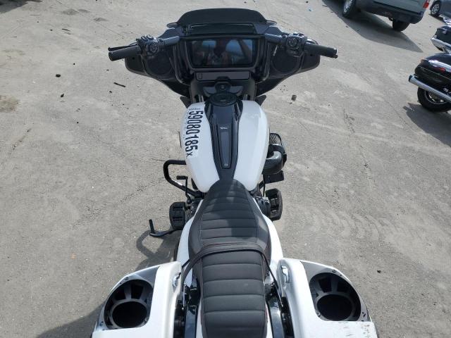 1HD1KB719RB624596 - 2024 HARLEY-DAVIDSON FLHX Weiß Foto 6