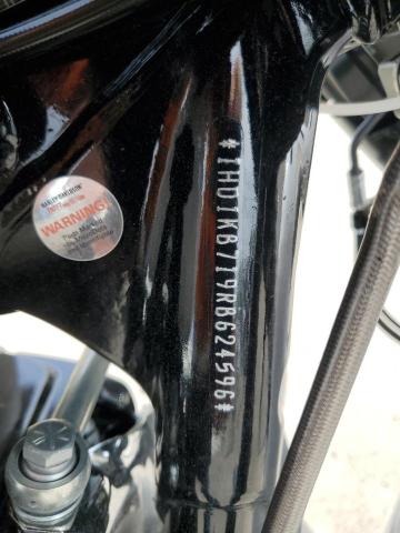 1HD1KB719RB624596 - 2024 HARLEY-DAVIDSON FLHX Weiß Foto 9