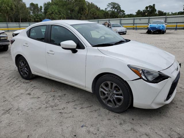 3MYDLBYV9KY521586 - 2019 TOYOTA YARIS L WHITE photo 4