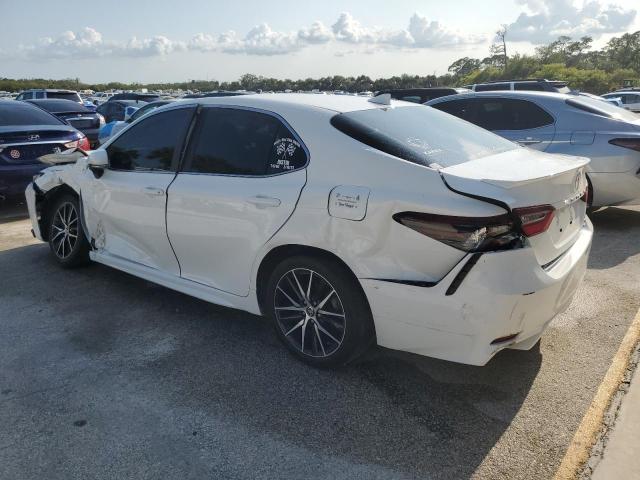 4T1G11BK1RU115613 - 2024 TOYOTA CAMRY SE NIGHT SHADE WHITE photo 2