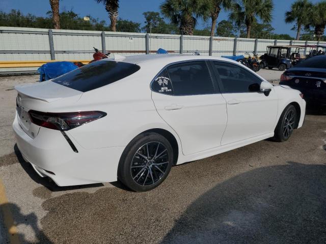 4T1G11BK1RU115613 - 2024 TOYOTA CAMRY SE NIGHT SHADE WHITE photo 3