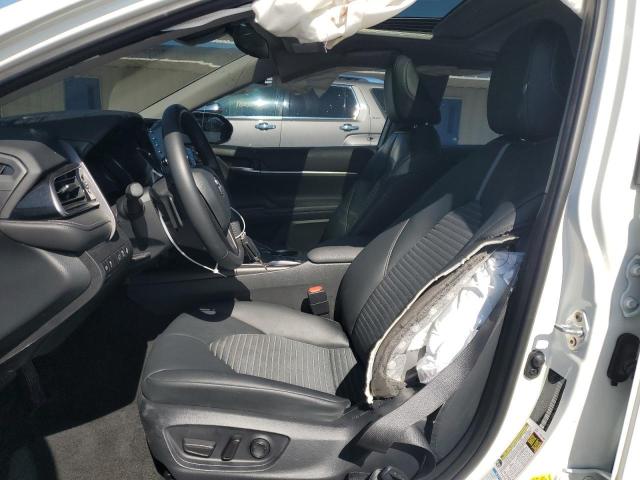 4T1G11BK1RU115613 - 2024 TOYOTA CAMRY SE NIGHT SHADE WHITE photo 7