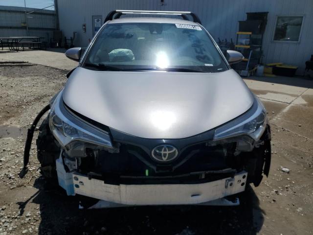 JTNKHMBXXK1049878 - 2019 TOYOTA C-HR XLE SILVER photo 5