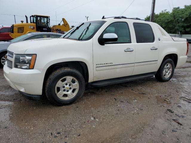 3GNMCGE04DG169571 - 2013 CHEVROLET AVALANCHE LTZ WHITE photo 1