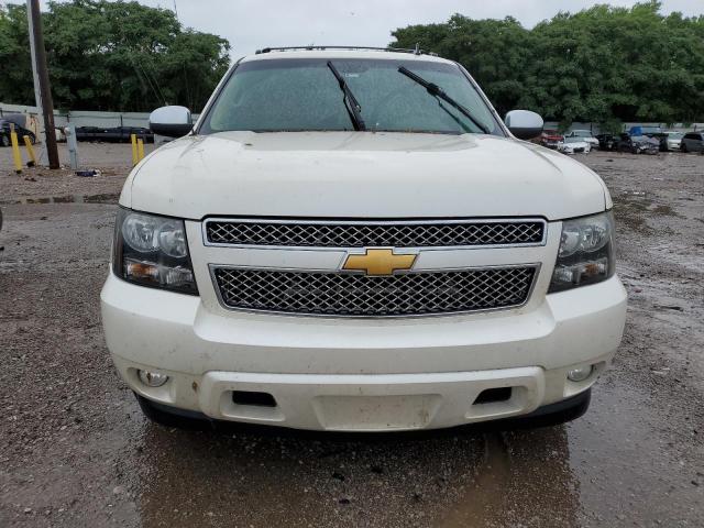 3GNMCGE04DG169571 - 2013 CHEVROLET AVALANCHE LTZ WHITE photo 5