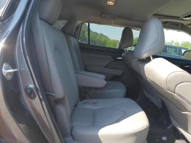 5TDGZRBH0NS179169 - 2022 TOYOTA HIGHLANDER XLE GRAY photo 11