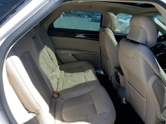 3LN6L2JK4GR610888 - 2016 LINCOLN MKZ WHITE photo 10