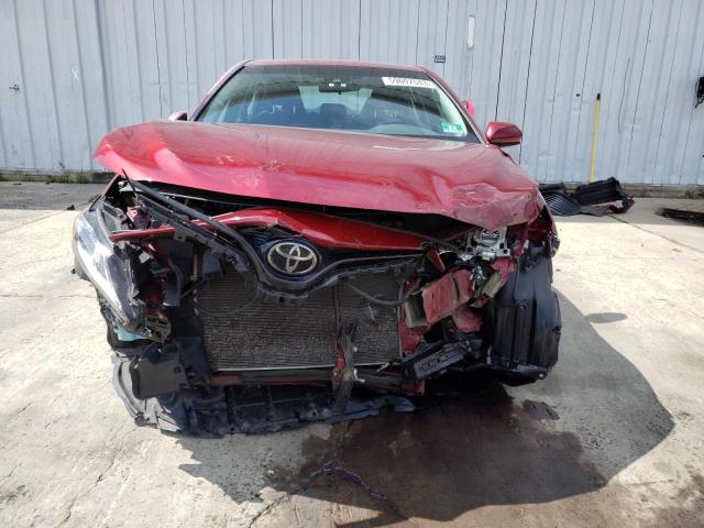 4T1B11HK0JU657128 - 2018 TOYOTA CAMRY L BURGUNDY photo 5