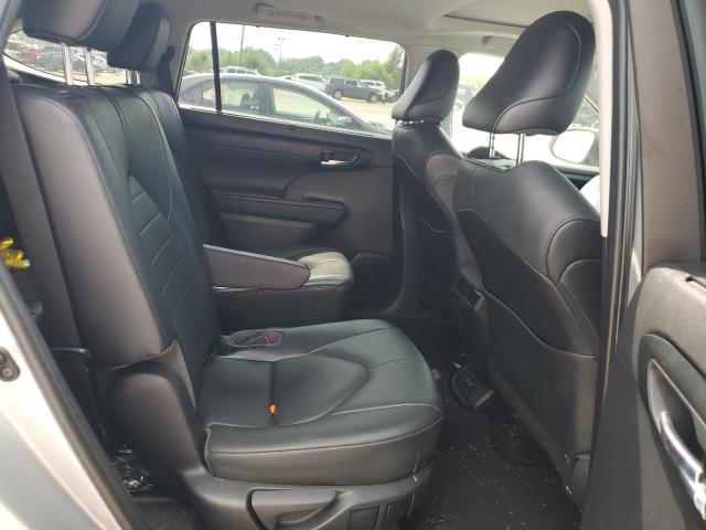 5TDGZRBH4MS526193 - 2021 TOYOTA HIGHLANDER XLE SILVER photo 11