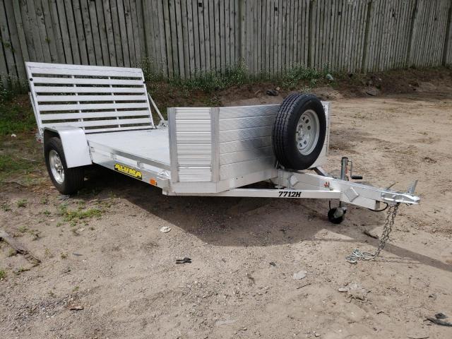 1YGUS121XLB203835 - 2019 ALUM TRAILER SILVER photo 1