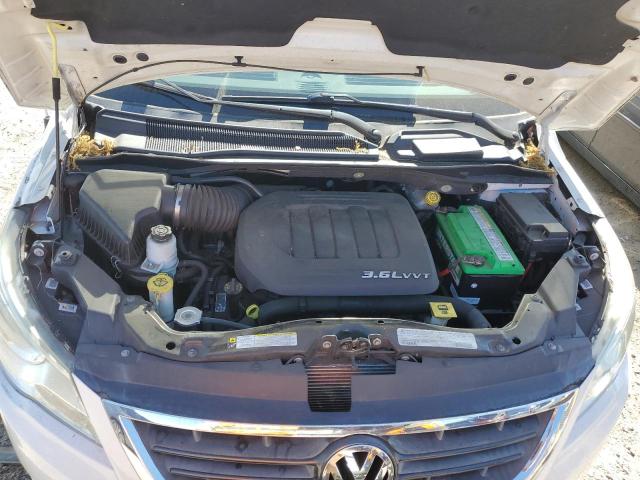 2C4RVAAG6CR120342 - 2012 VOLKSWAGEN ROUTAN S BEIGE photo 12