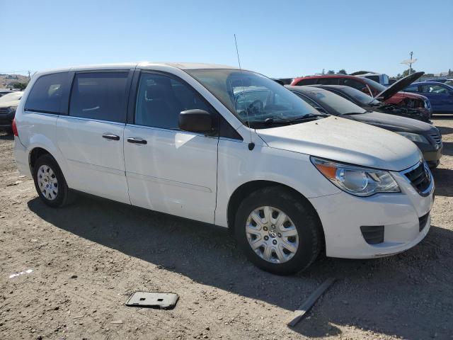 2C4RVAAG6CR120342 - 2012 VOLKSWAGEN ROUTAN S BEIGE photo 4