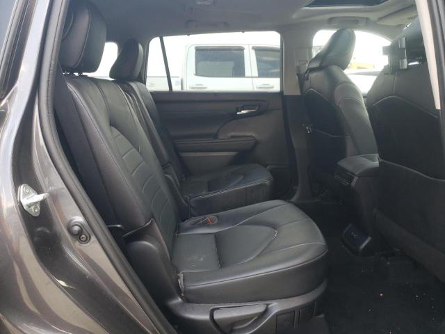 5TDGZRAH5MS075843 - 2021 TOYOTA HIGHLANDER XLE GRAY photo 11