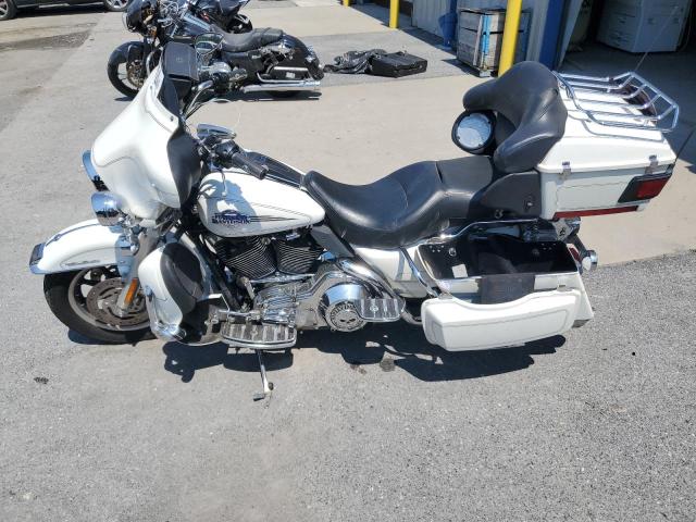 1HD1FCW155Y663429 - 2005 HARLEY-DAVIDSON FLHTCUI 白色 照片 3