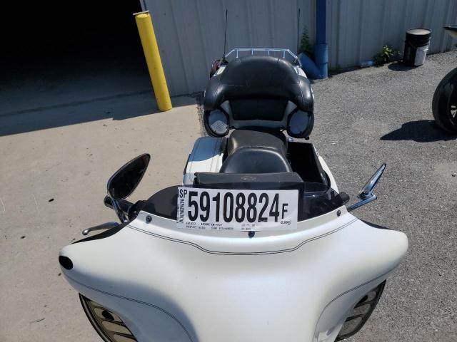 1HD1FCW155Y663429 - 2005 HARLEY-DAVIDSON FLHTCUI 白色 照片 5