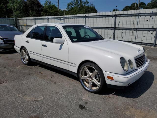 WDBJF55F5VA425193 - 1997 MERCEDES-BENZ E 320 WHITE photo 4