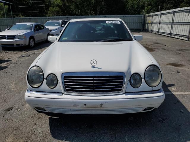 WDBJF55F5VA425193 - 1997 MERCEDES-BENZ E 320 WHITE photo 5